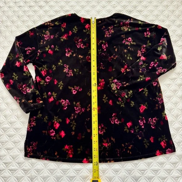 J.Jill Black Velour Long Sleeve Pullover Top Red Pink Floral Size SP - Picture 12 of 13